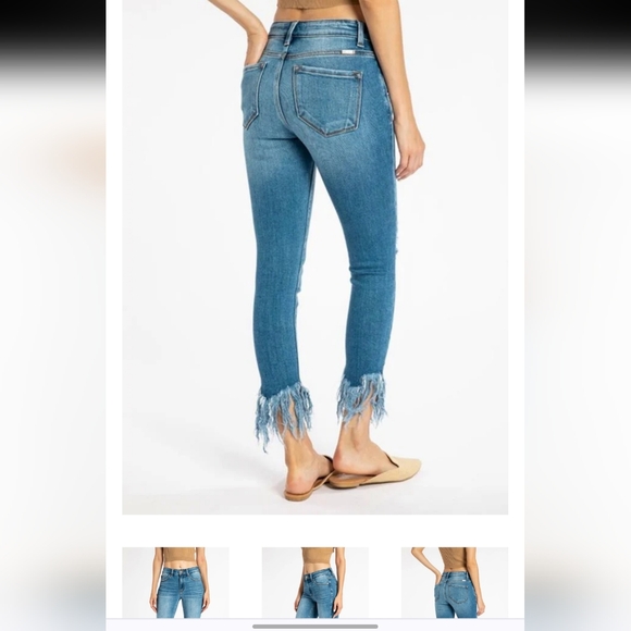 NWOT Kancan Womens Distressed Frayed Capris Size 5/26 Lightwash Kancan Jeans - Picture 2 of 6